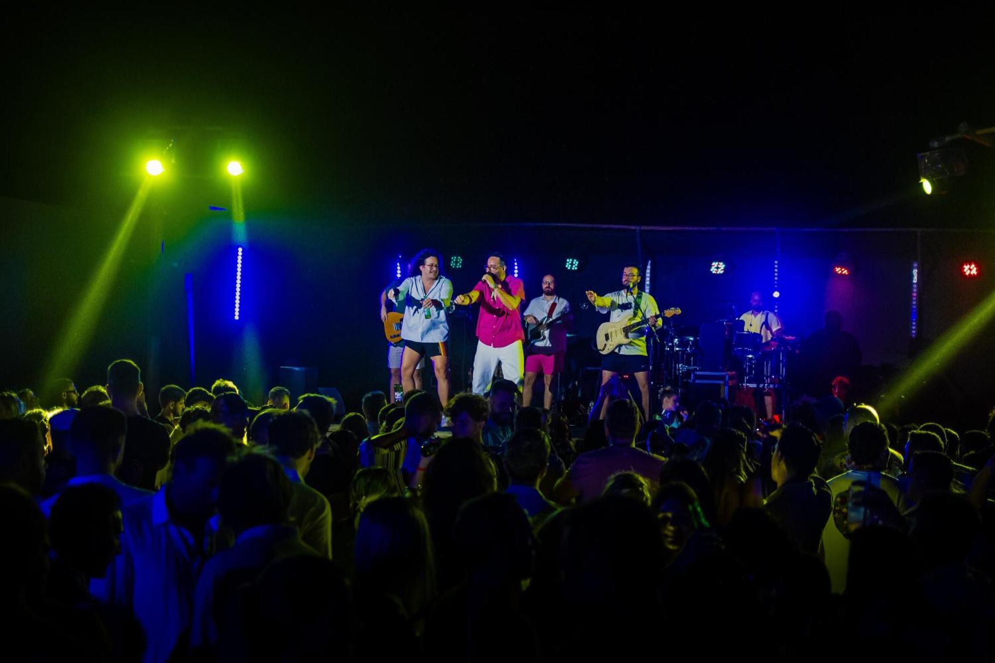 Cafe Jeri Hotel Жижока-ді-Жерікуакуара Екстер'єр фото The band performing in 2019